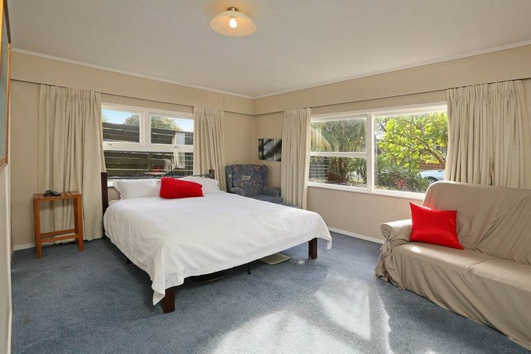 Photo of property in 14a Bridge Avenue, Te Atatu South, Auckland, 0610