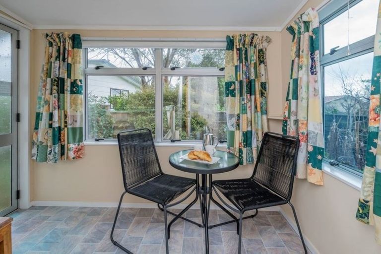 Photo of property in 12 Poneke Drive, Waikanae, 5036