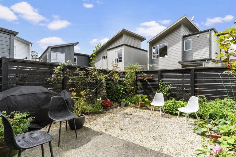 Photo of property in 3/3 Severn Street, Island Bay, Wellington, 6023