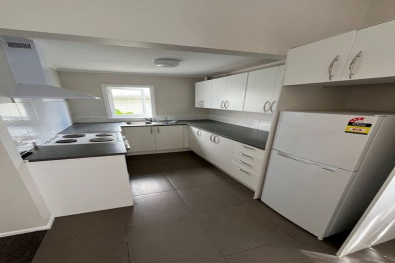 Photo of property in 8 Waiari Road, Conifer Grove, Takanini, 2112