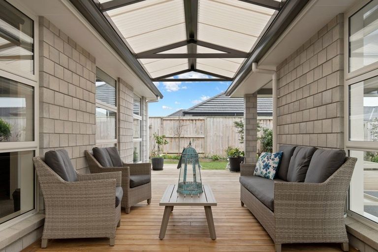 Photo of property in 124 Puhirake Crescent, Pyes Pa, Tauranga, 3112