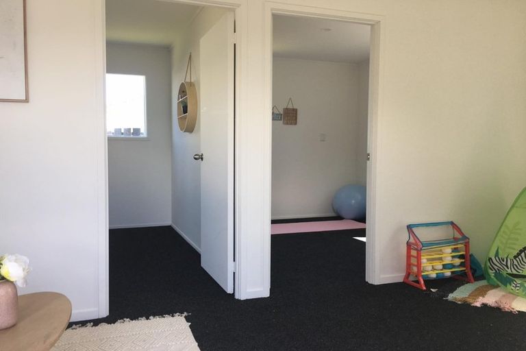 Photo of property in 19 Kennington Drive, Clendon Park, Auckland, 2103