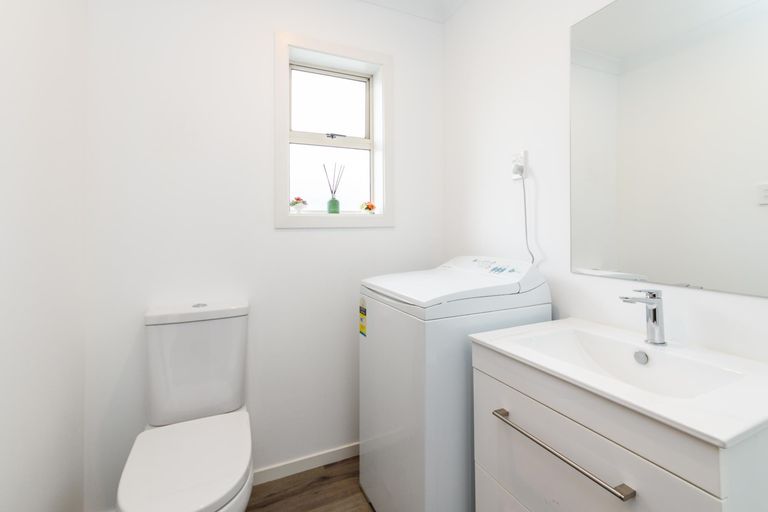 Photo of property in 2/299 Ruahine Street, Terrace End, Palmerston North, 4410