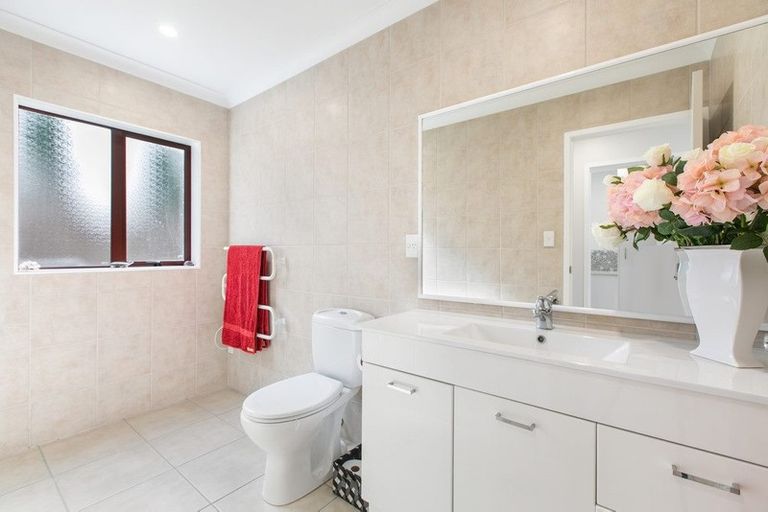 Photo of property in 13 Onemana Way, Te Atatu Peninsula, Auckland, 0610