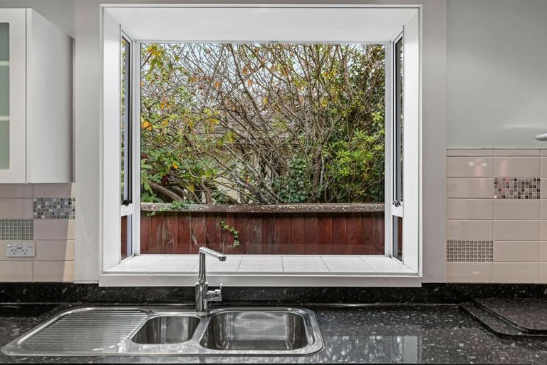 Photo of property in 112 Clyde Road, Ilam, Christchurch, 8041