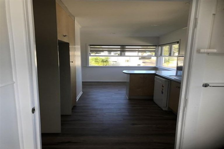 Photo of property in 5 Thomas Rea Place, Te Atatu South, Auckland, 0610