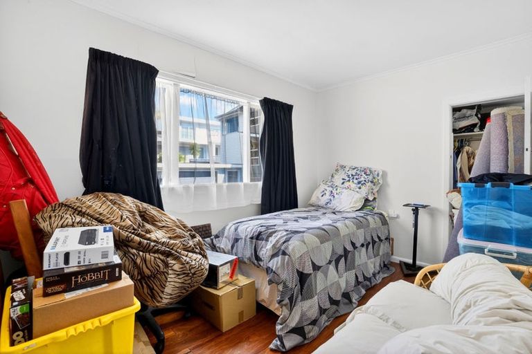 Photo of property in 1/50 Masterton Road, Rothesay Bay, Auckland, 0630