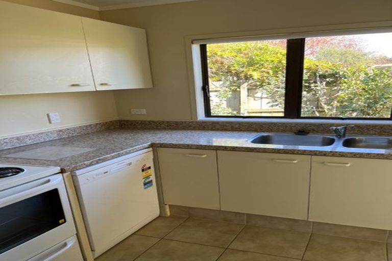 Photo of property in 1/15 Micawber Place, Mellons Bay, Auckland, 2014