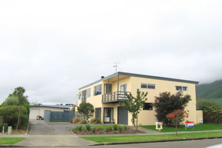 Photo of property in 35b Sylvan Avenue, Waikanae, 5036