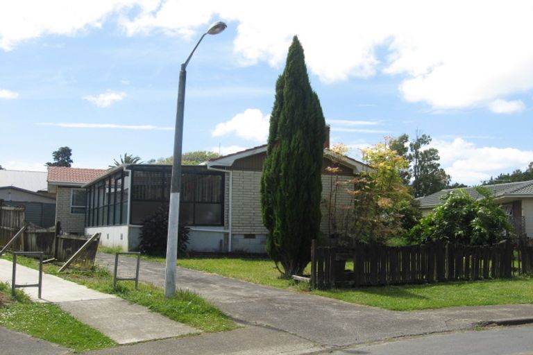 Photo of property in 18 Ngatira Place, Clendon Park, Auckland, 2103
