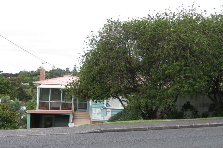 Photo of property in 2/25 Stanley Road, Glenfield, Auckland, 0629