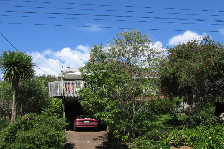 Photo of property in 10 Cautley Street, Stanley Point, Auckland, 0624