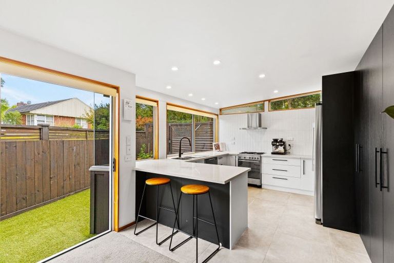 Photo of property in 190a Hutchinson Avenue, New Lynn, Auckland, 0600
