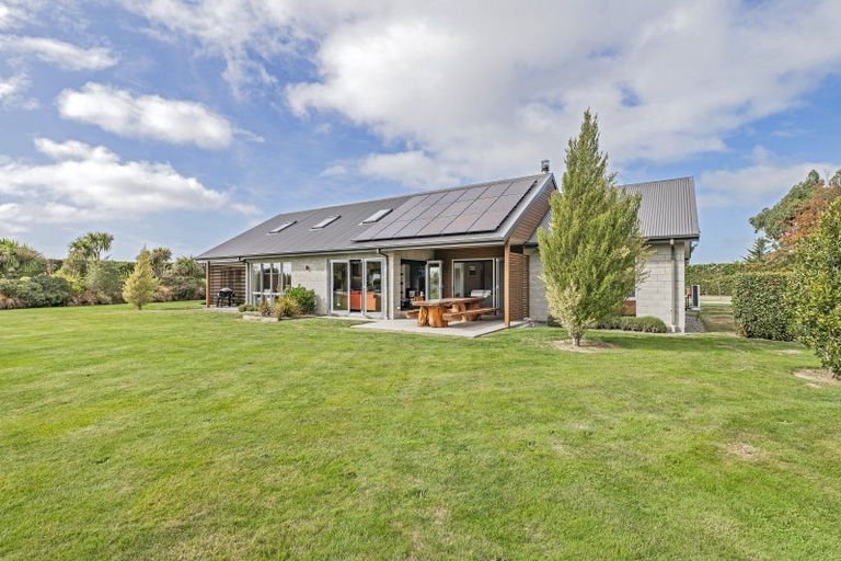 Photo of property in 39 Thorndon Close, Kirwee, Darfield, 7571