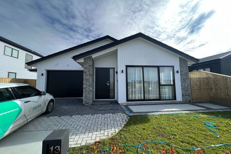 Photo of property in 13 Cara Avenue, Kumeu, 0810