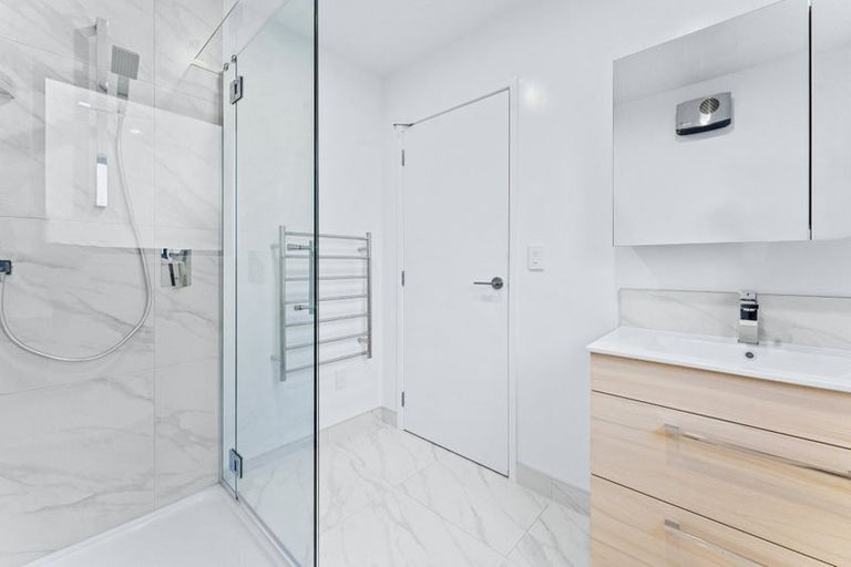 Photo of property in 11/10 Fathom Place, Te Atatu Peninsula, Auckland, 0610