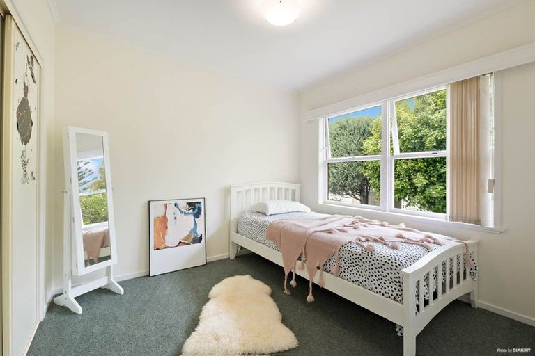 Photo of property in 1/38 Knightsbridge Drive, Forrest Hill, Auckland, 0620