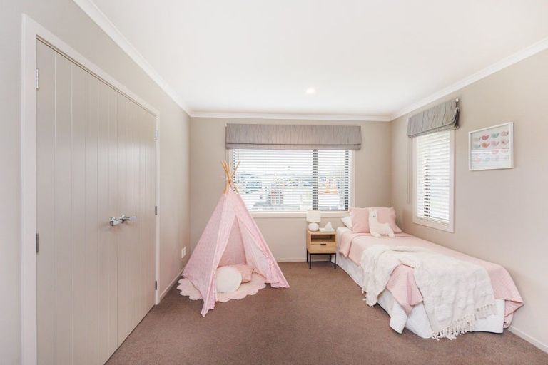 Photo of property in 7 Lorenzo Place, Kelvin Grove, Palmerston North, 4414