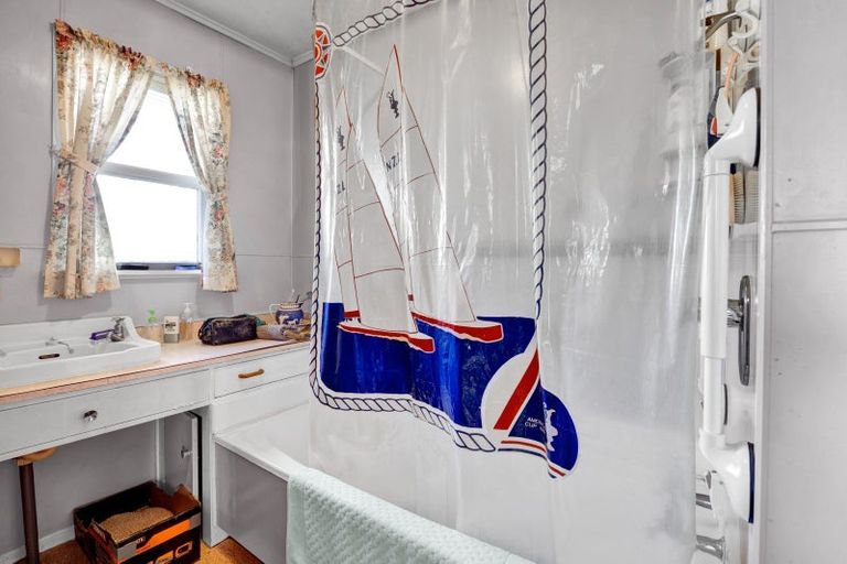 Photo of property in 49 Broadway, Stratford, 4332