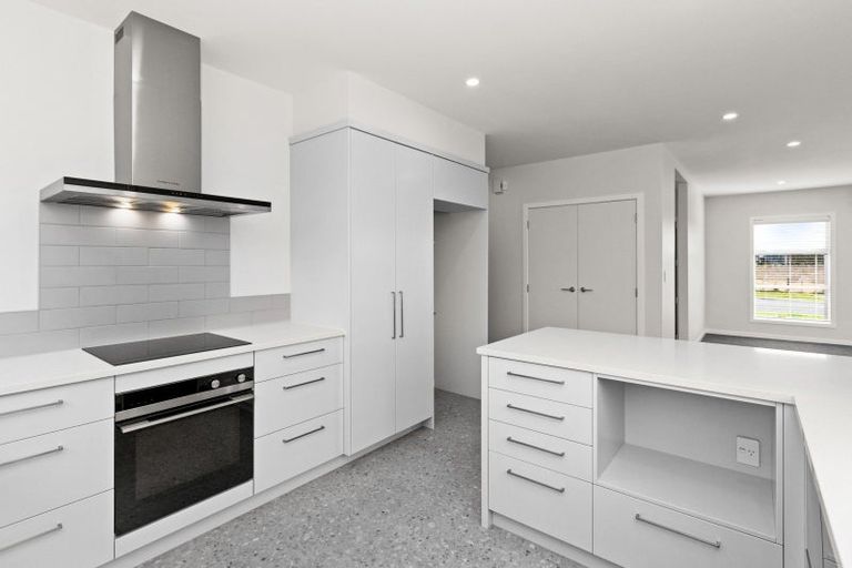 Photo of property in 102 Eriksen Road, Te Awa, Napier, 4110