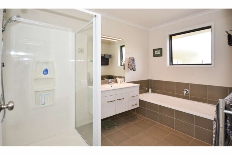 Photo of property in 16 Access Heights, Kerikeri, 0230