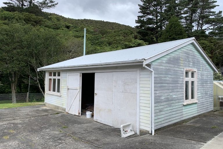 Photo of property in 17 Sunny Grove, Wainuiomata, Lower Hutt, 5014