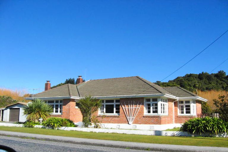 Photo of property in 110 Marlborough Street, Greymouth, 7805