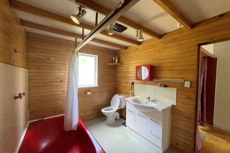 Photo of property in 82 Hazelhurst Pass, Caversham, Dunedin, 9012