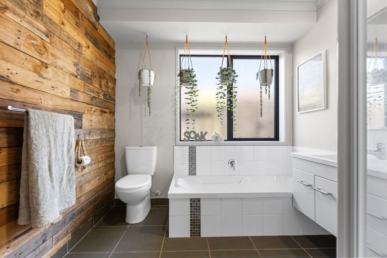 Photo of property in 162 Doncaster Drive, Papamoa Beach, Papamoa, 3118