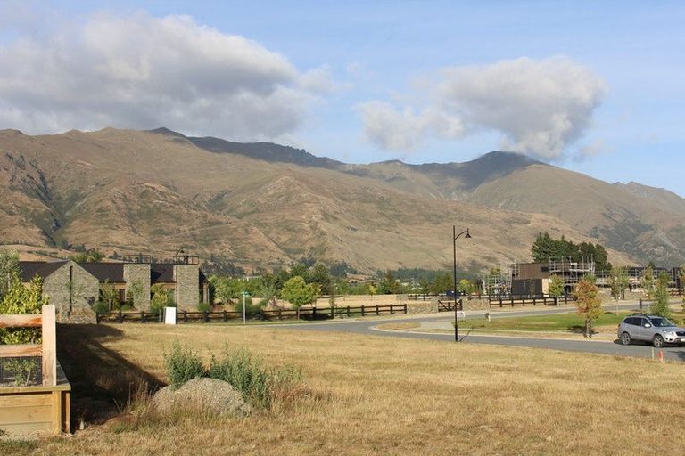 Photo of property in 6 Doug Ledgerwood Drive, Wanaka, 9305