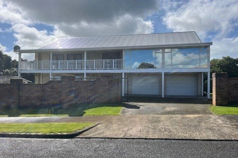 Photo of property in 24 Hurstbourn Priors, Goodwood Heights, Auckland, 2105