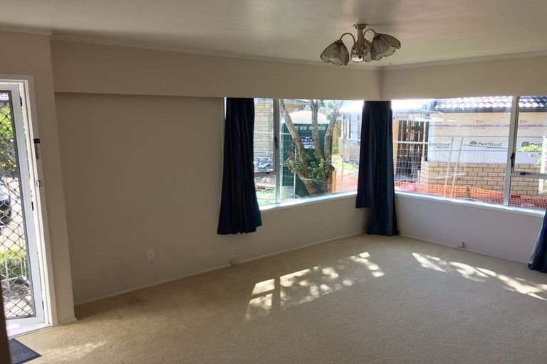 Photo of property in 2/18 Mirrabooka Avenue, Botany Downs, Auckland, 2010