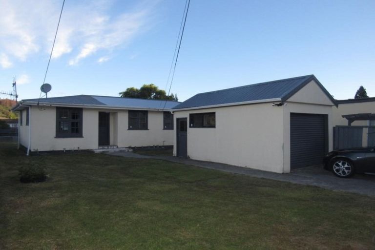 Photo of property in 5 Dover Road, Wainuiomata, Lower Hutt, 5014