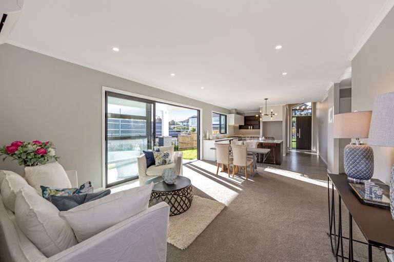 Photo of property in 13 Boocock Crescent, Orewa, 0931