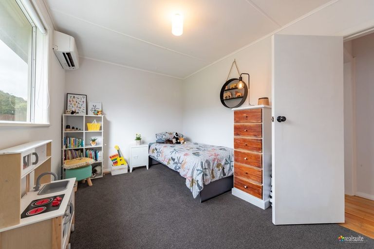 Photo of property in 23 Taylor Terrace, Tawa, Wellington, 5028