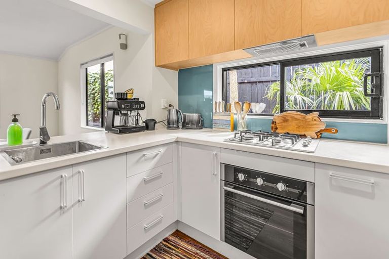 Photo of property in 5b Lyn Grove, Papamoa Beach, Papamoa, 3118