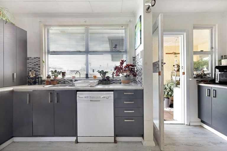 Photo of property in 20 Suffolk Street, Patea, 4520