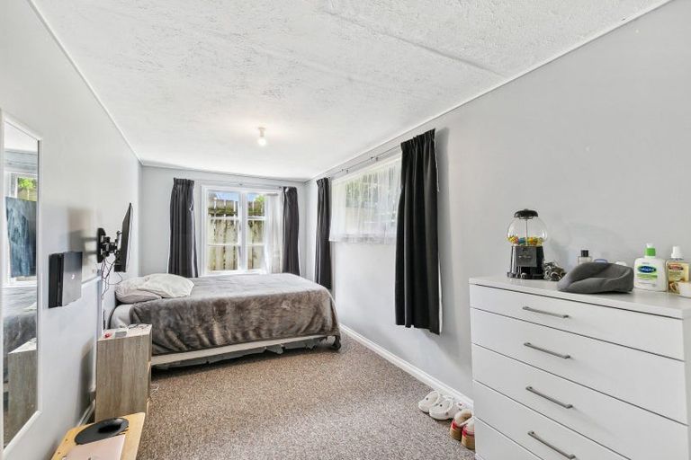Photo of property in 29 Ngatitoa Street, Tawa, Wellington, 5028