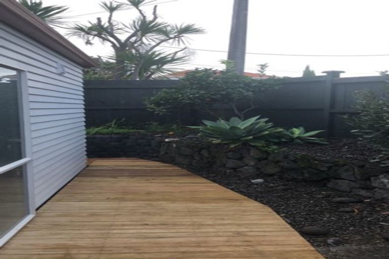 Photo of property in 27 Fraser Road, Narrow Neck, Auckland, 0624