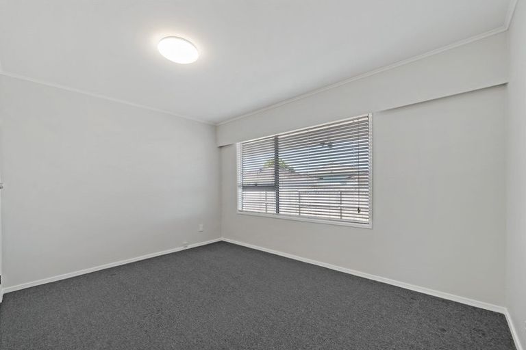 Photo of property in 37 Kirby Street, Glendene, Auckland, 0602