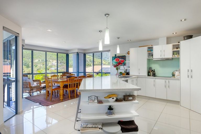 Photo of property in 12 Ranui Street, Waikawa, Picton, 7220