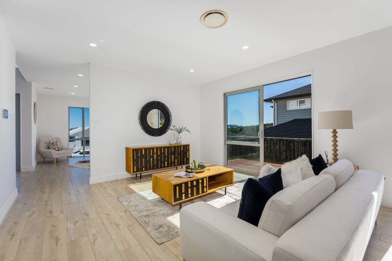 Photo of property in 10 Ian Gordon Lane, Orewa, 0931