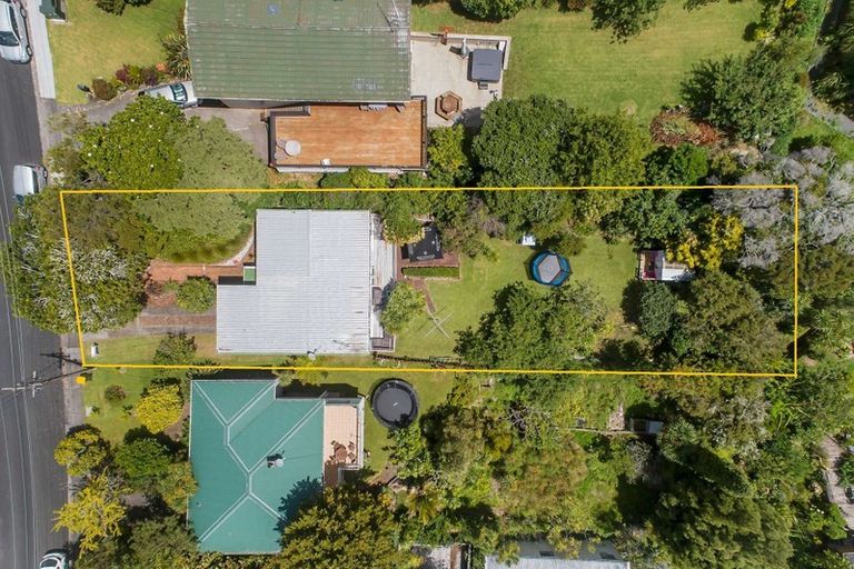 Photo of property in 12 De Val Drive, Titirangi, Auckland, 0604