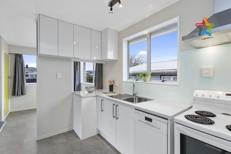 Photo of property in 15a Pencarrow Crescent, Wainuiomata, Lower Hutt, 5014