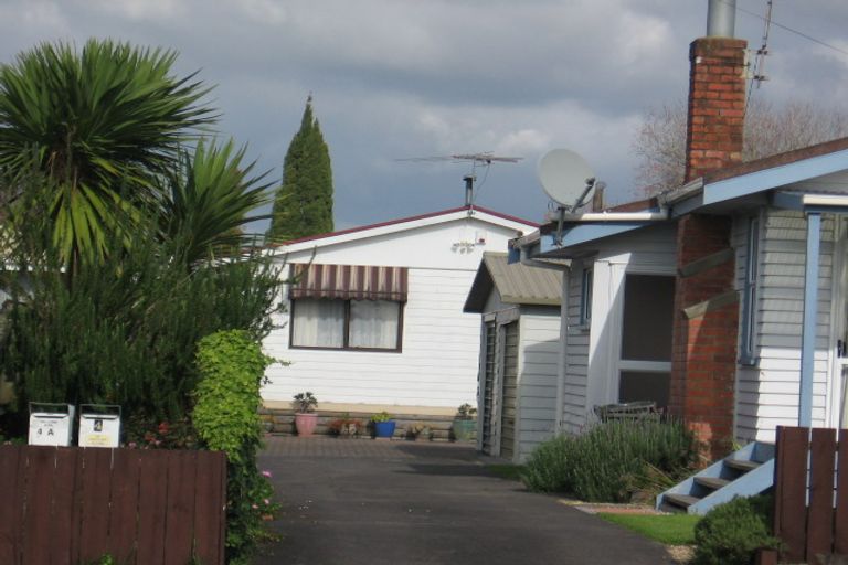 Photo of property in 4 Yeovil Road, Te Atatu Peninsula, Auckland, 0610