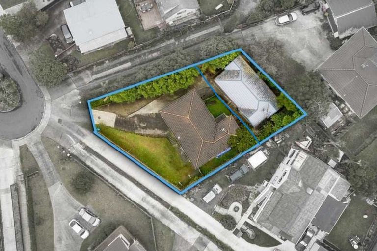 Photo of property in 22 Peterhouse Place, West Harbour, Auckland, 0618