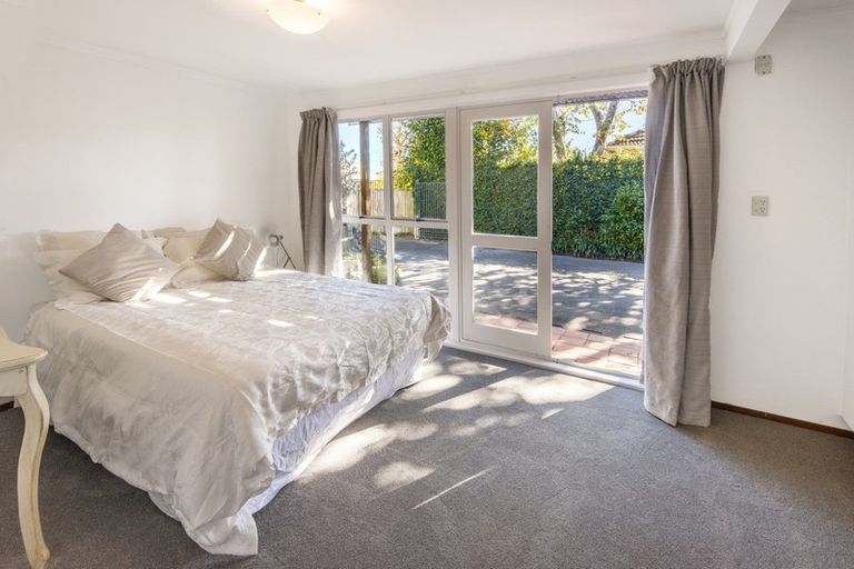 Photo of property in 8a Wicklow Road, Narrow Neck, Auckland, 0622