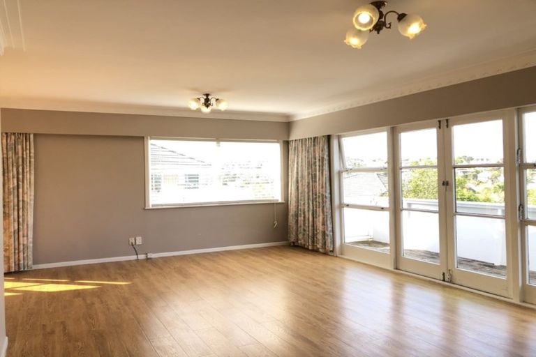 Photo of property in 117 Forrest Hill Road, Forrest Hill, Auckland, 0620