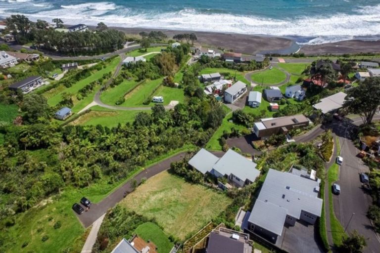 Photo of property in 12b Shearer Drive, Oakura, 4314