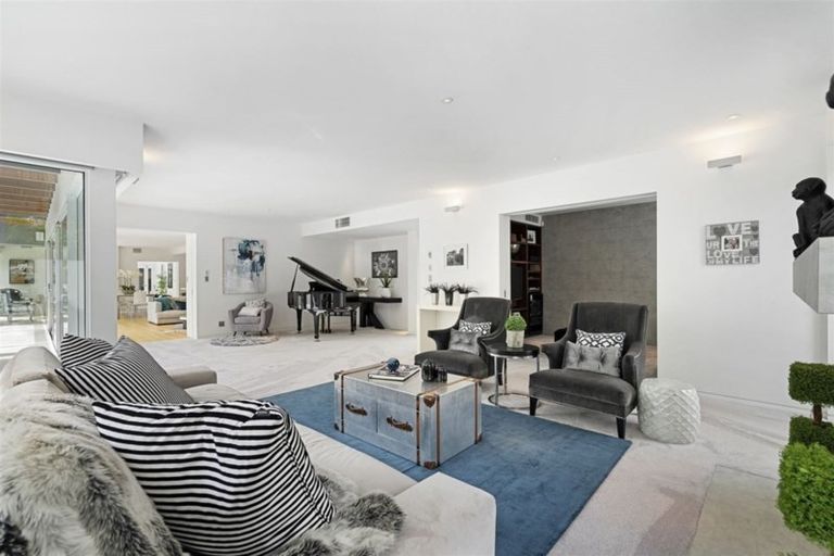 Photo of property in 8 Saint Barnabas Lane, Fendalton, Christchurch, 8052